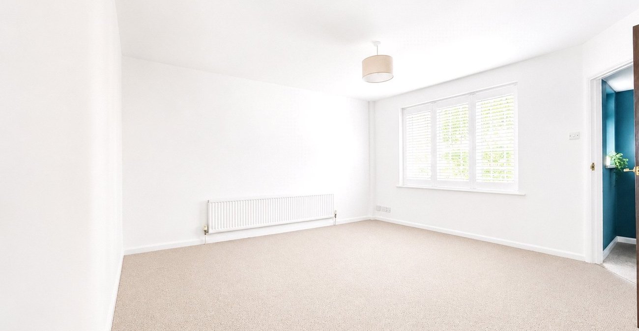 2 bedroom house for sale in London | Robinson Jackson