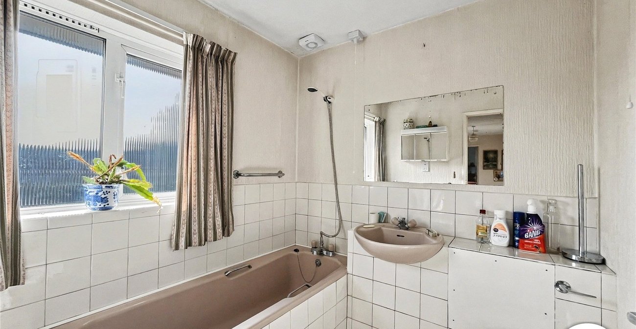 3 bedroom house for sale in Sittingbourne | Robinson Michael & Jackson