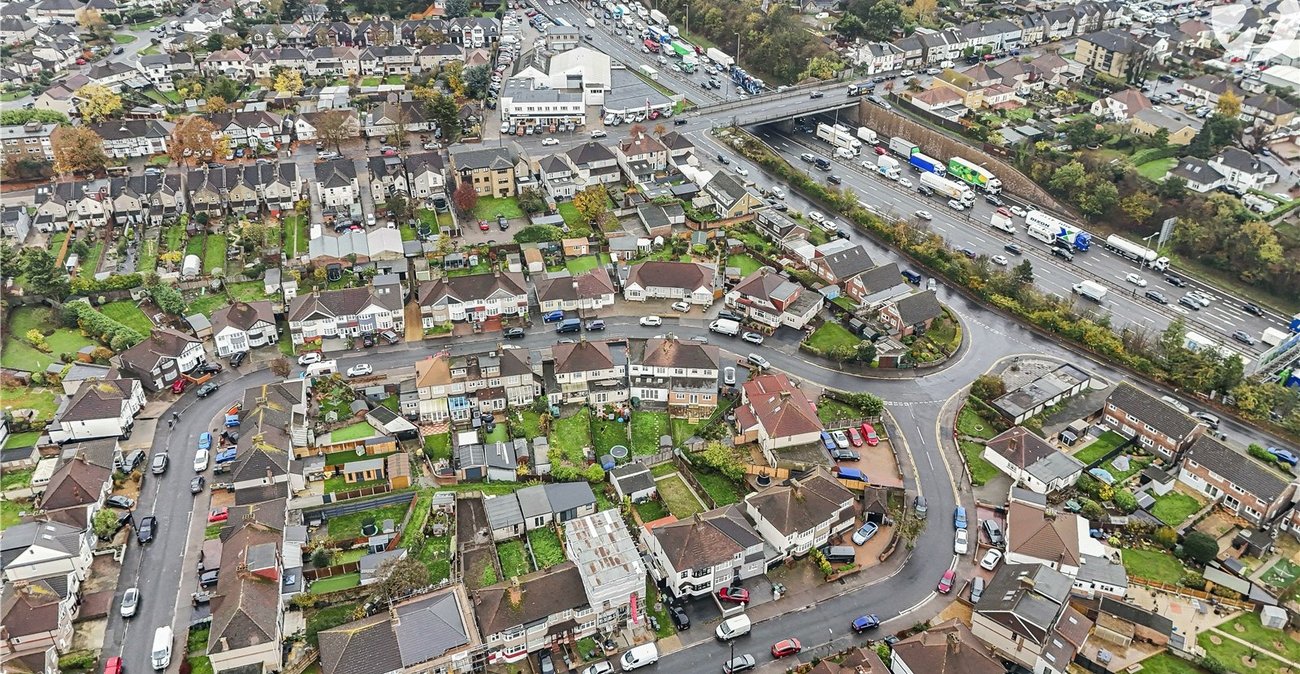 4 bedroom house to rent in Dartford | Robinson Jackson