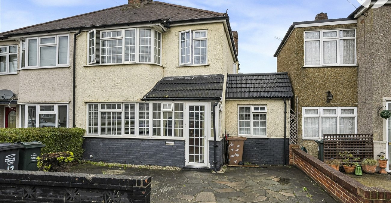 4 bedroom house to rent in Dartford | Robinson Jackson