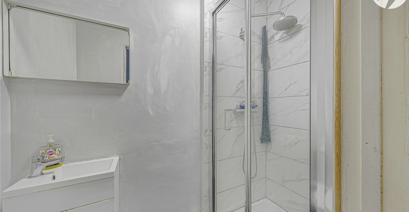 4 bedroom house to rent in Dartford | Robinson Jackson