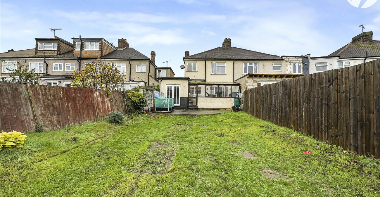 4 bedroom house to rent in Dartford | Robinson Jackson