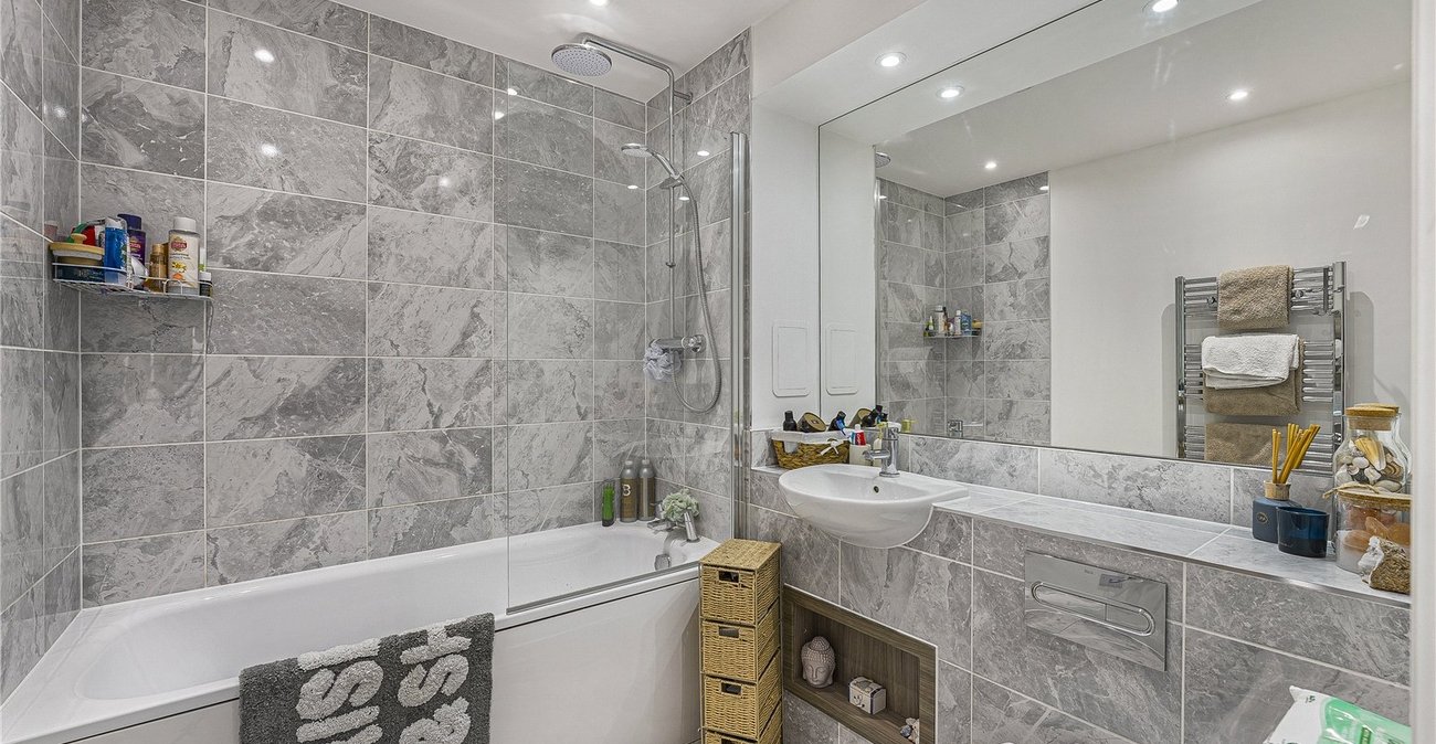 2 bedroom property for sale in Dartford | Robinson Jackson