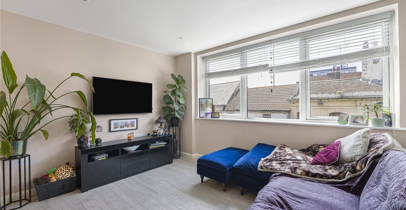 2 bedroom property for sale in Dartford | Robinson Jackson
