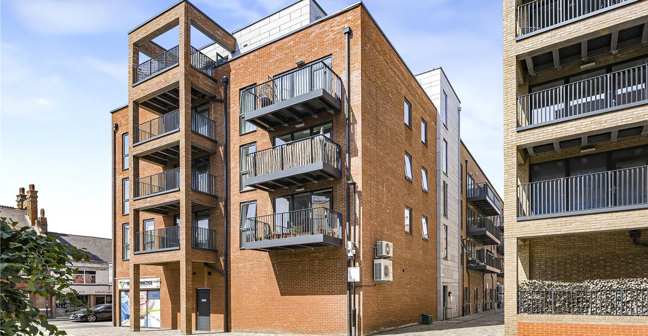 2 bedroom property for sale in Dartford | Robinson Jackson