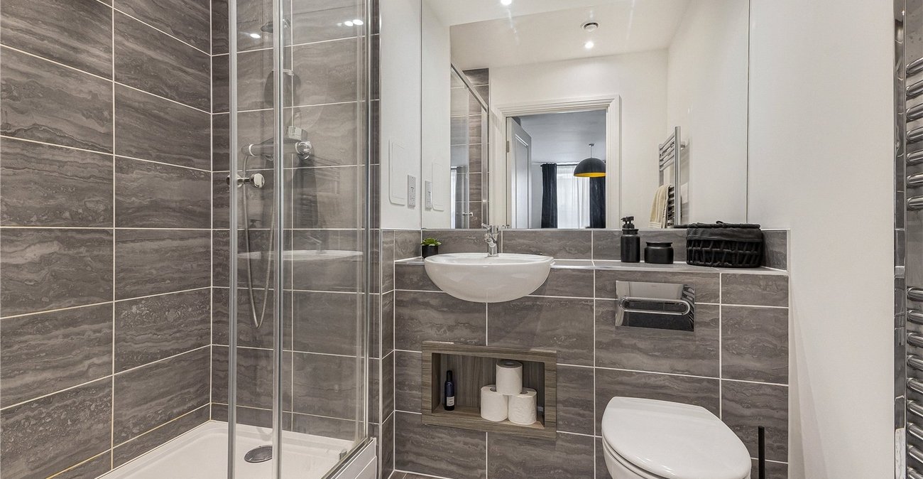 2 bedroom property for sale in Dartford | Robinson Jackson