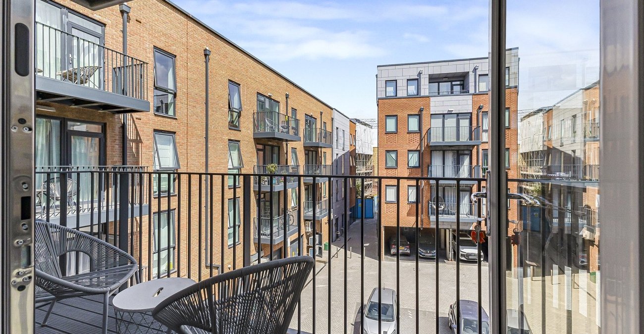 2 bedroom property for sale in Dartford | Robinson Jackson