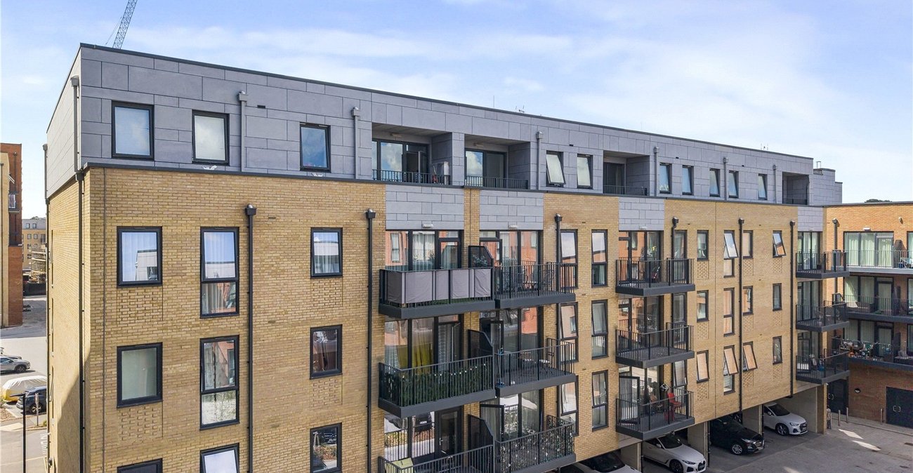 2 bedroom property for sale in Dartford | Robinson Jackson