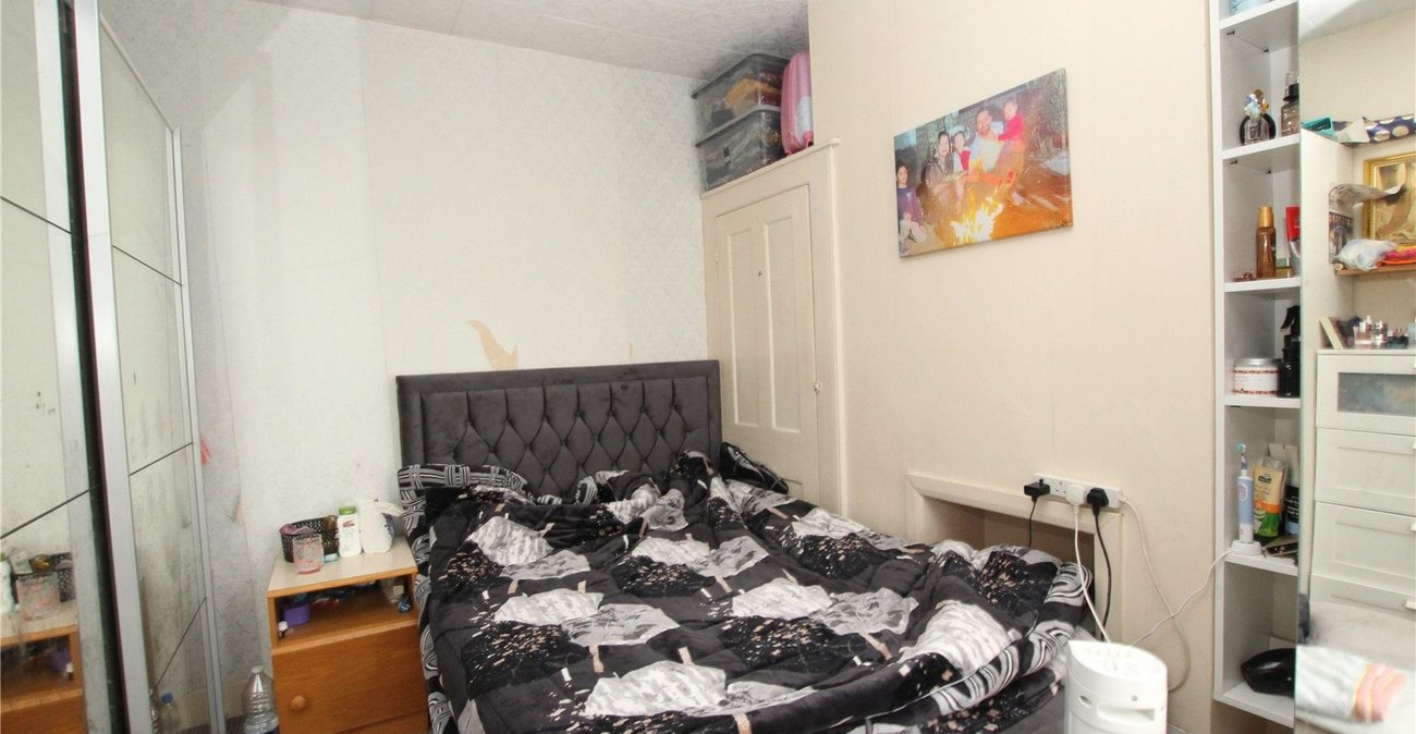 4 bedroom house for sale in London | Robinson Jackson