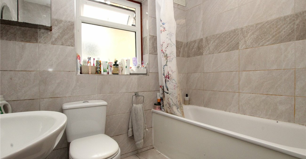 4 bedroom house for sale in London | Robinson Jackson