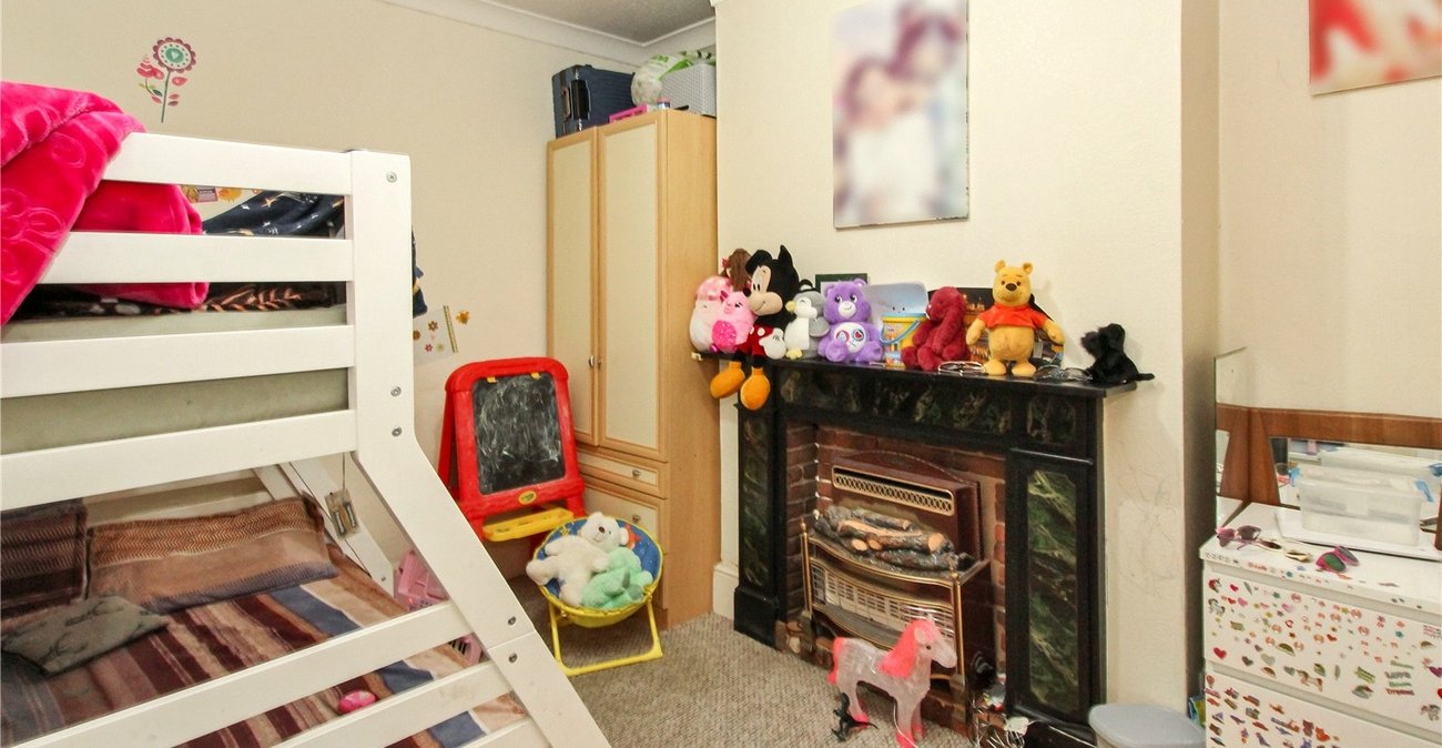 4 bedroom house for sale in London | Robinson Jackson