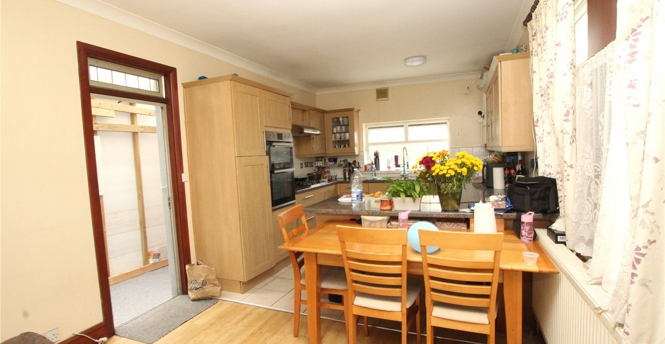 4 bedroom house for sale in London | Robinson Jackson