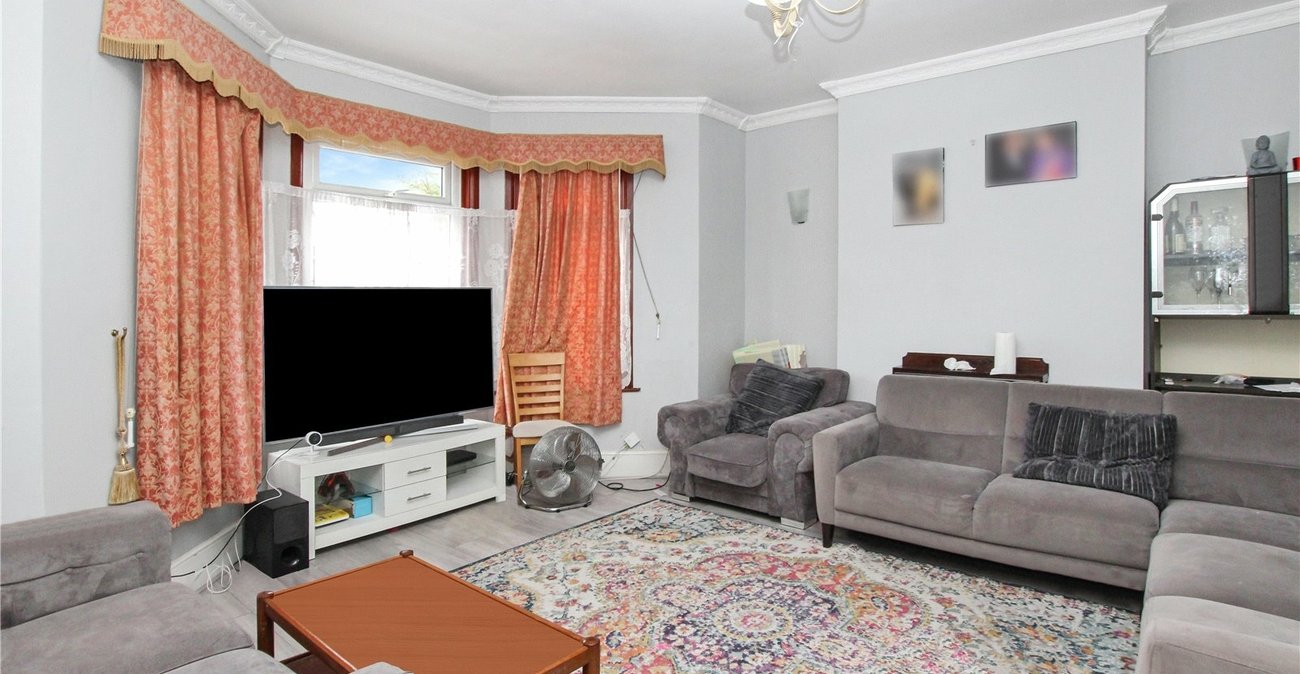 4 bedroom house for sale in London | Robinson Jackson