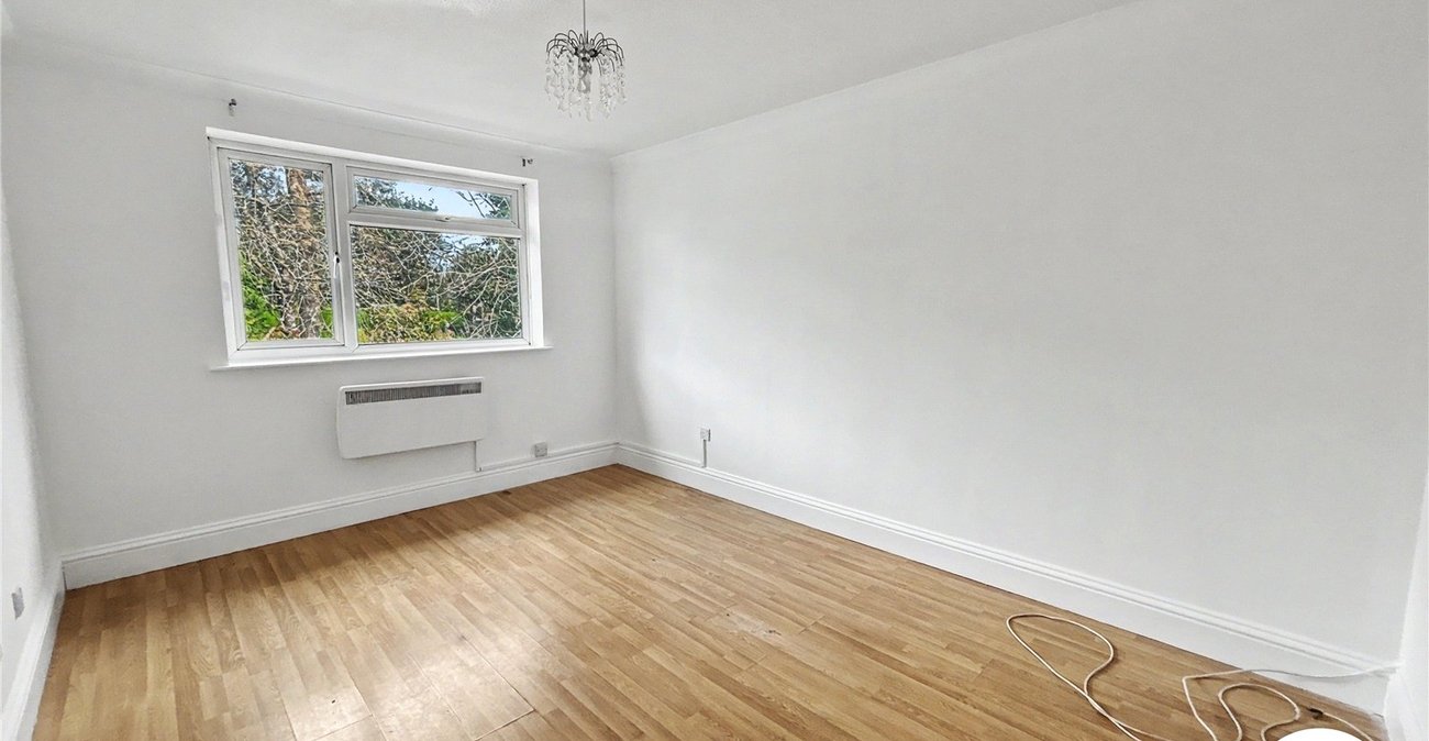 2 bedroom property for sale in Sidcup Hill | Robinson Jackson