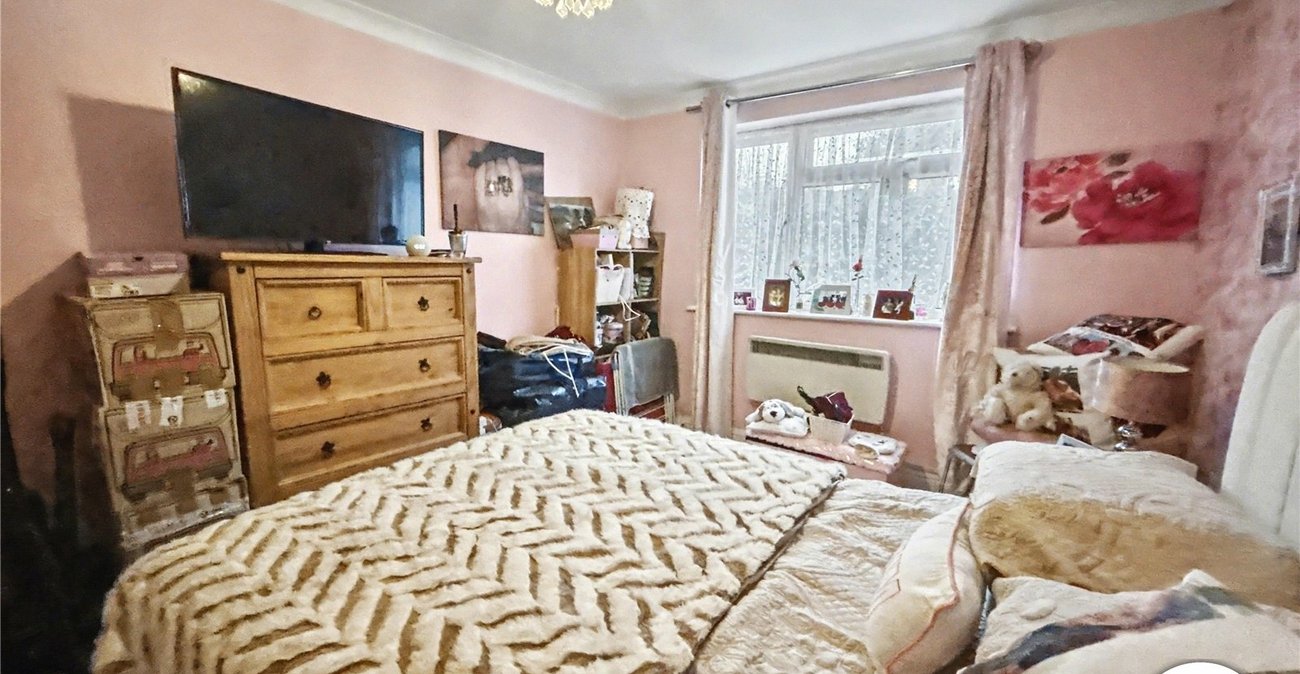 2 bedroom property for sale in Sidcup Hill | Robinson Jackson