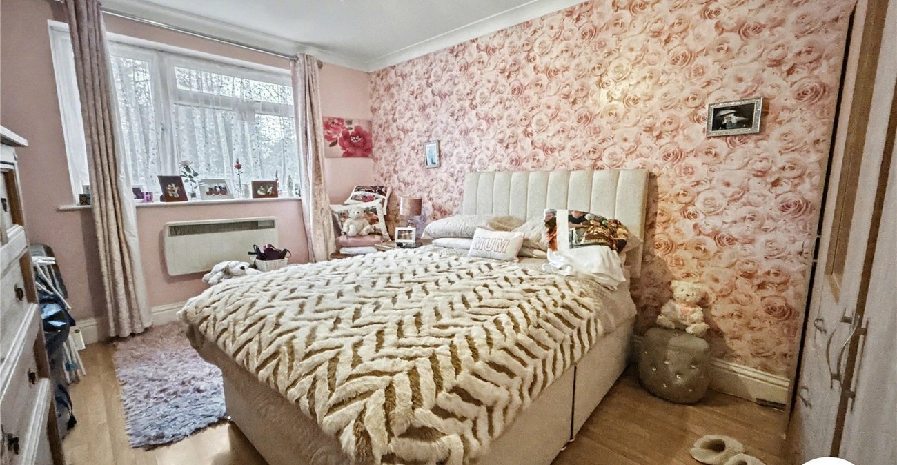 2 bedroom property for sale in Sidcup Hill | Robinson Jackson