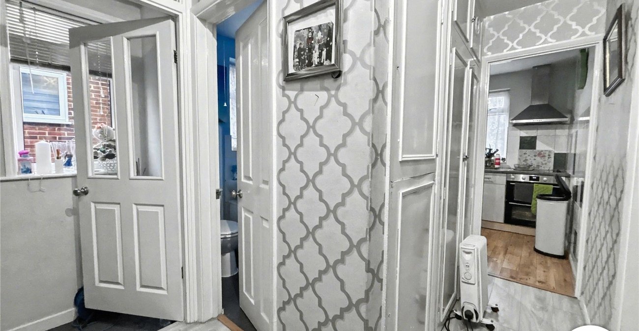 2 bedroom property for sale in Sidcup Hill | Robinson Jackson