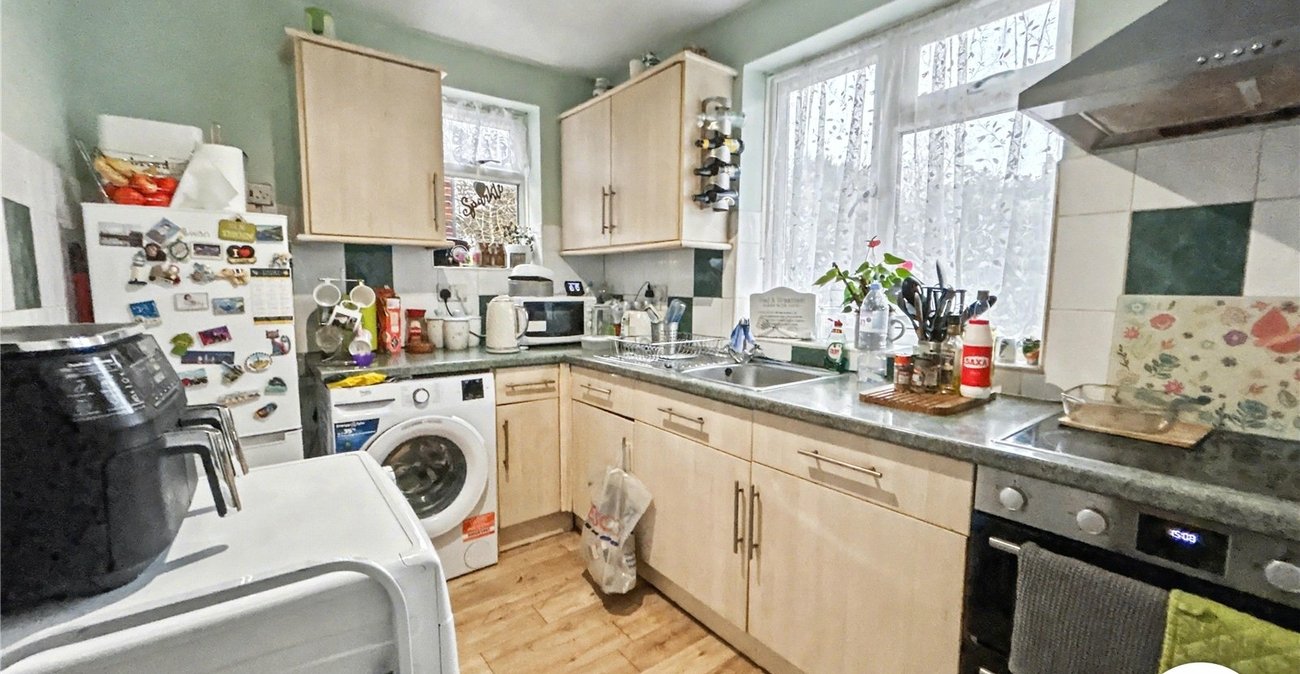 2 bedroom property for sale in Sidcup Hill | Robinson Jackson