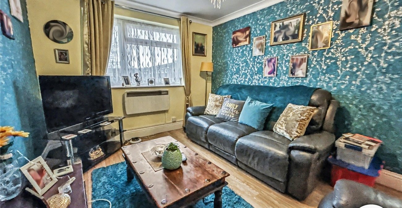 2 bedroom property for sale in Sidcup Hill | Robinson Jackson