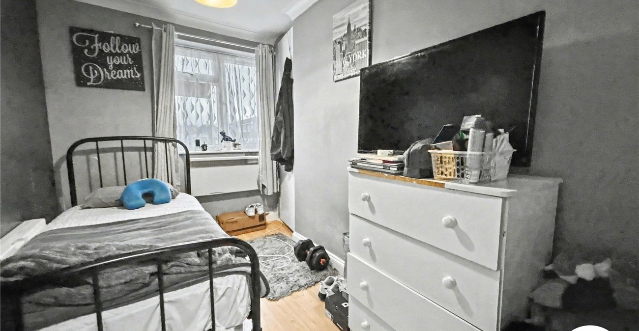 2 bedroom property for sale in Sidcup Hill | Robinson Jackson