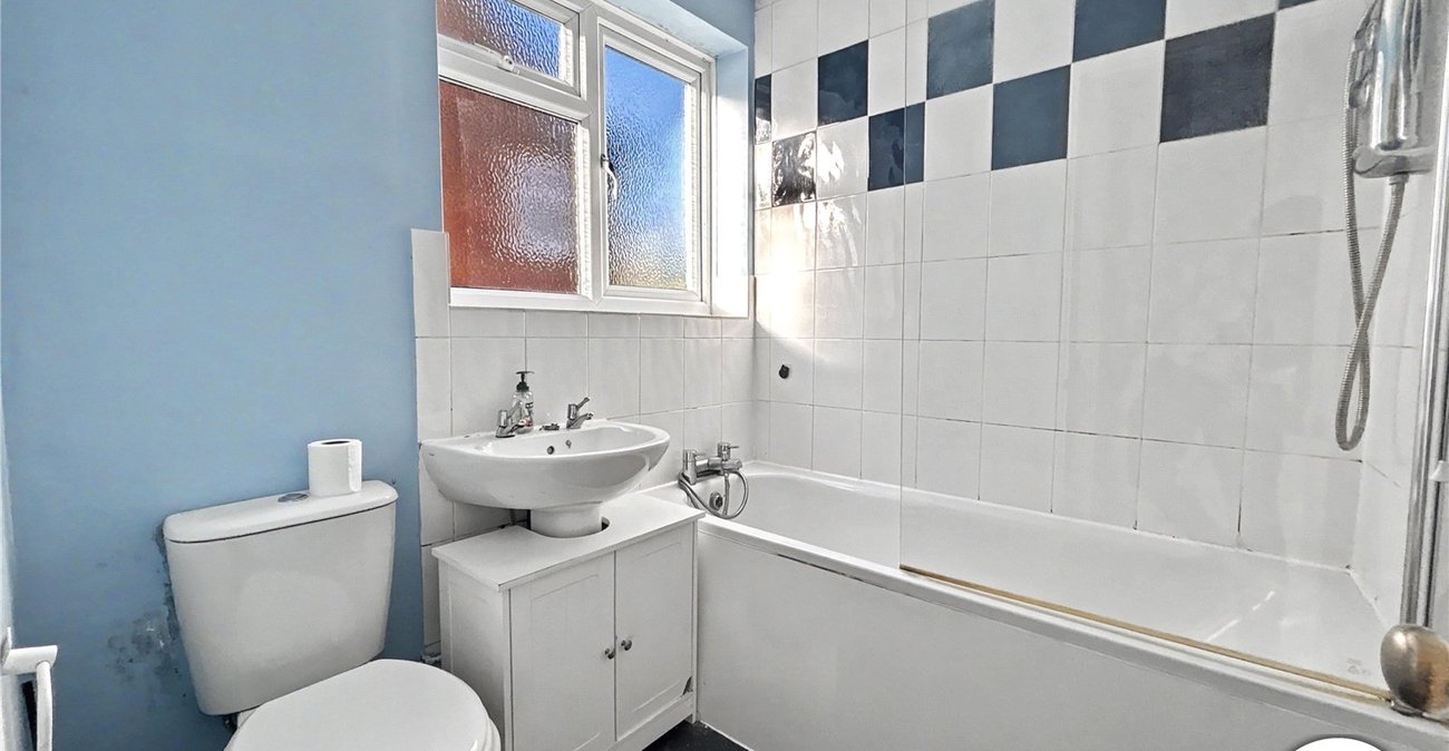 2 bedroom property for sale in Sidcup Hill | Robinson Jackson