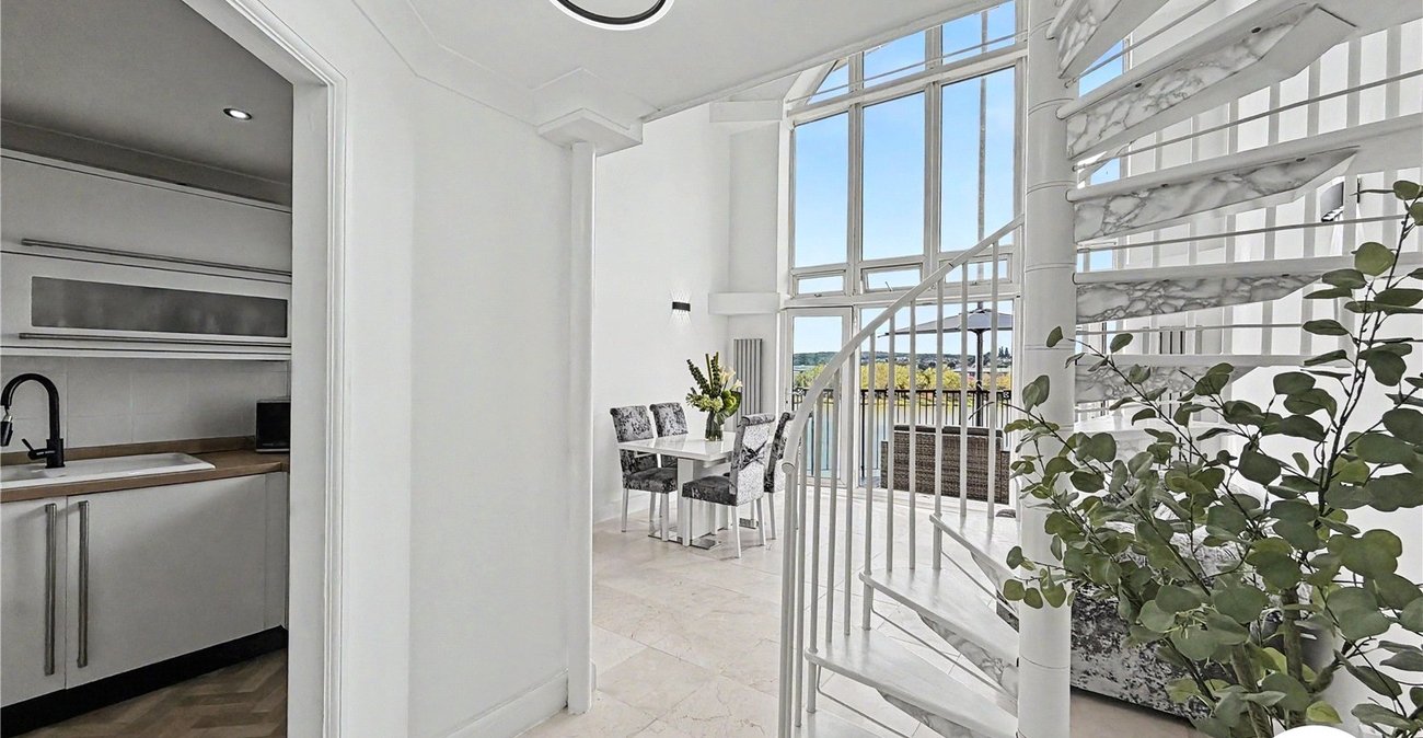 3 bedroom property for sale in Valleta Way | Robinson Michael & Jackson