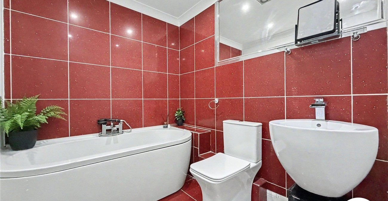 3 bedroom property for sale in Valleta Way | Robinson Michael & Jackson