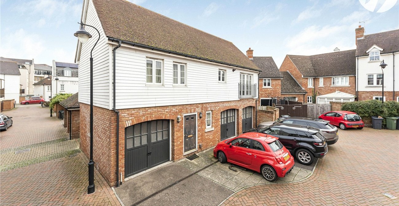 2 bedroom house for sale in Greenhithe | Robinson Jackson