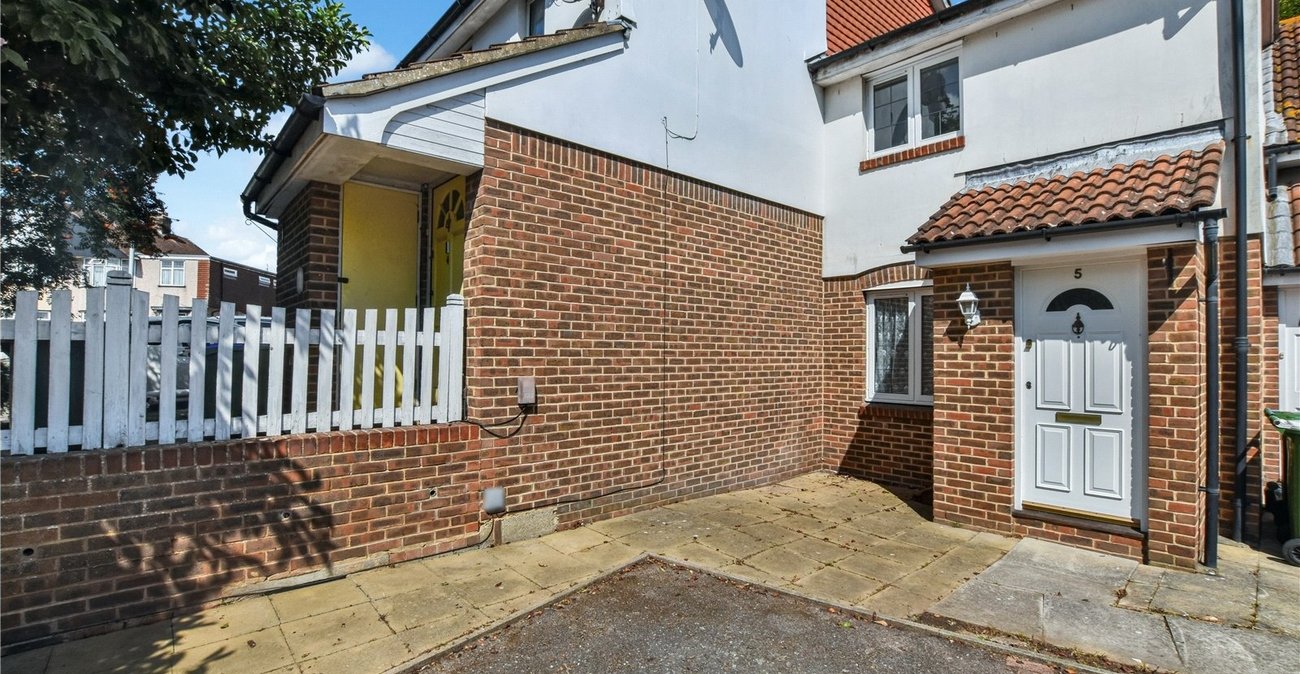 2 bedroom house for sale in Bexleyheath | Robinson Jackson