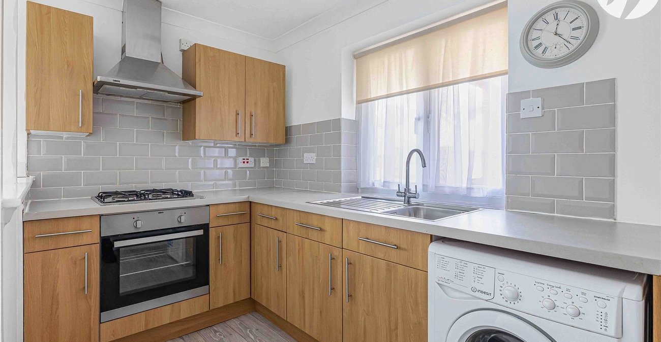 2 bedroom house for sale in Upnor | Robinson Michael & Jackson