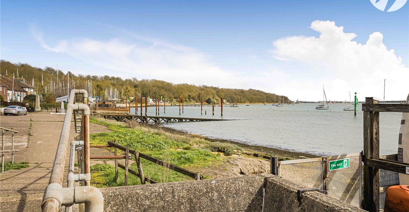 2 bedroom house for sale in Upnor | Robinson Michael & Jackson