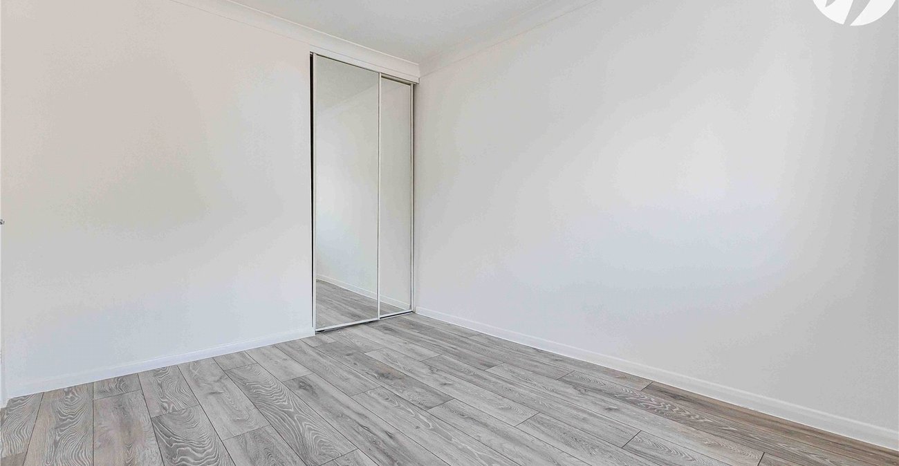 2 bedroom house for sale in Upnor | Robinson Michael & Jackson