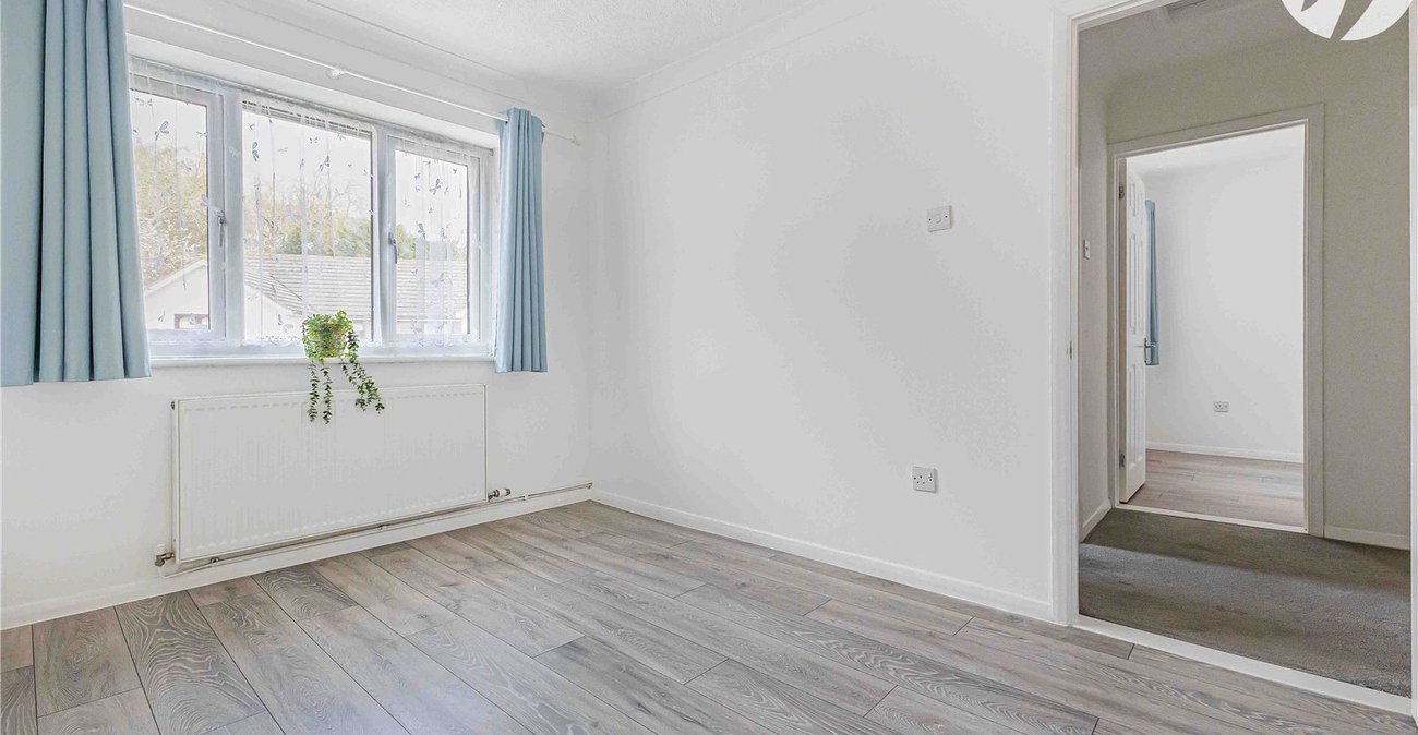 2 bedroom house for sale in Upnor | Robinson Michael & Jackson