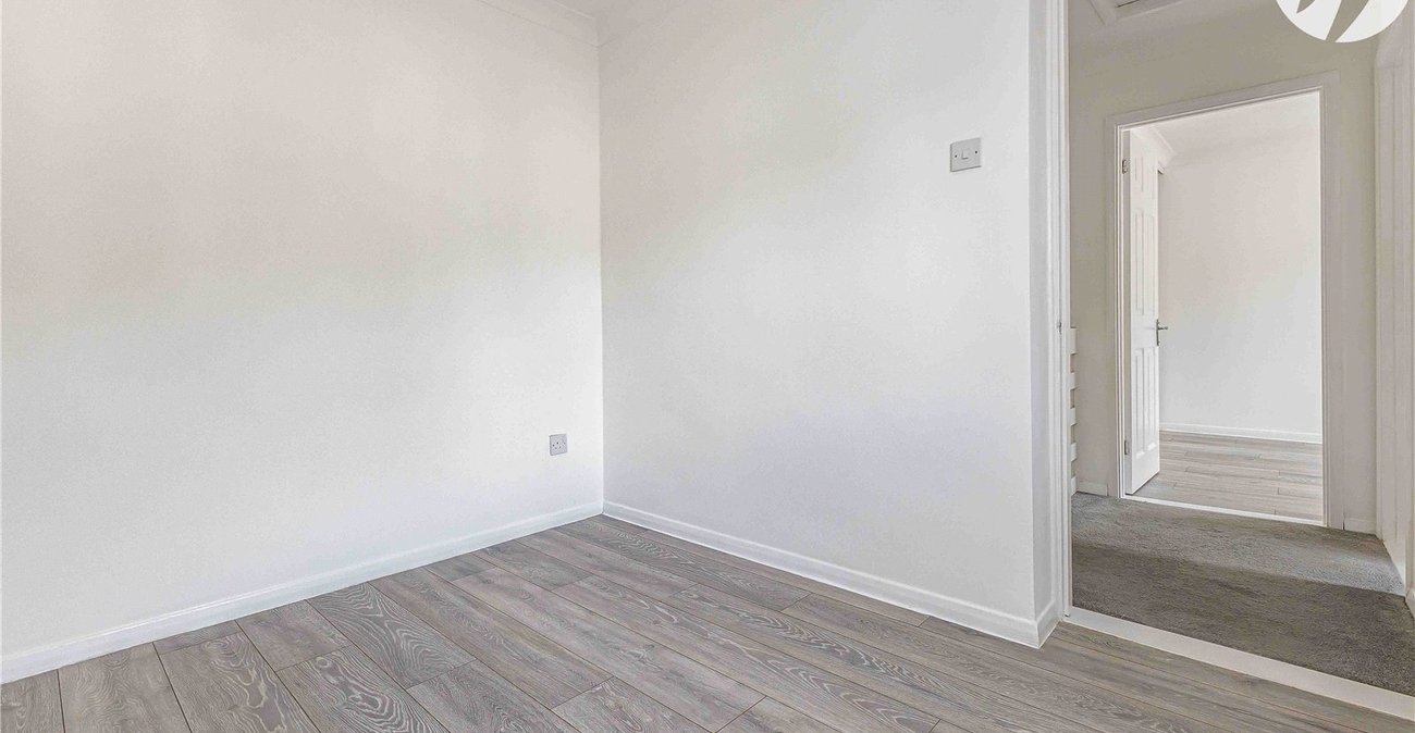 2 bedroom house for sale in Upnor | Robinson Michael & Jackson