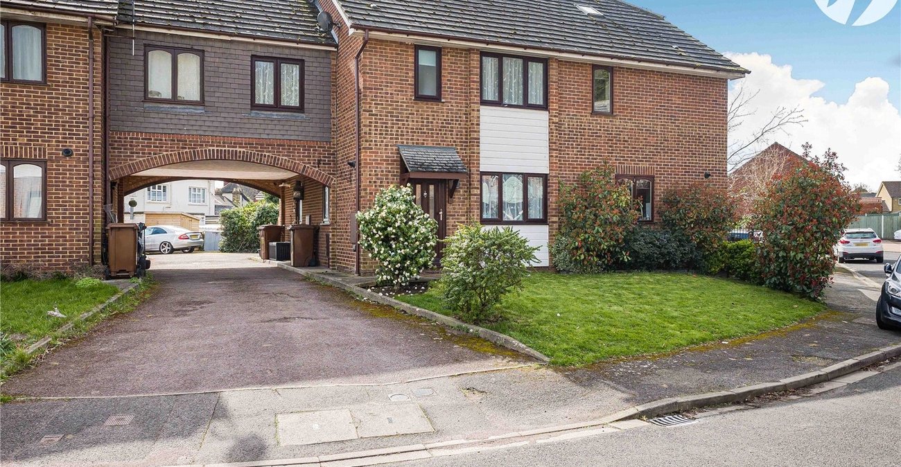 2 bedroom house for sale in Upnor | Robinson Michael & Jackson