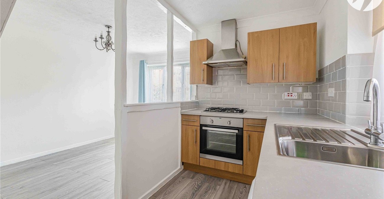 2 bedroom house for sale in Upnor | Robinson Michael & Jackson