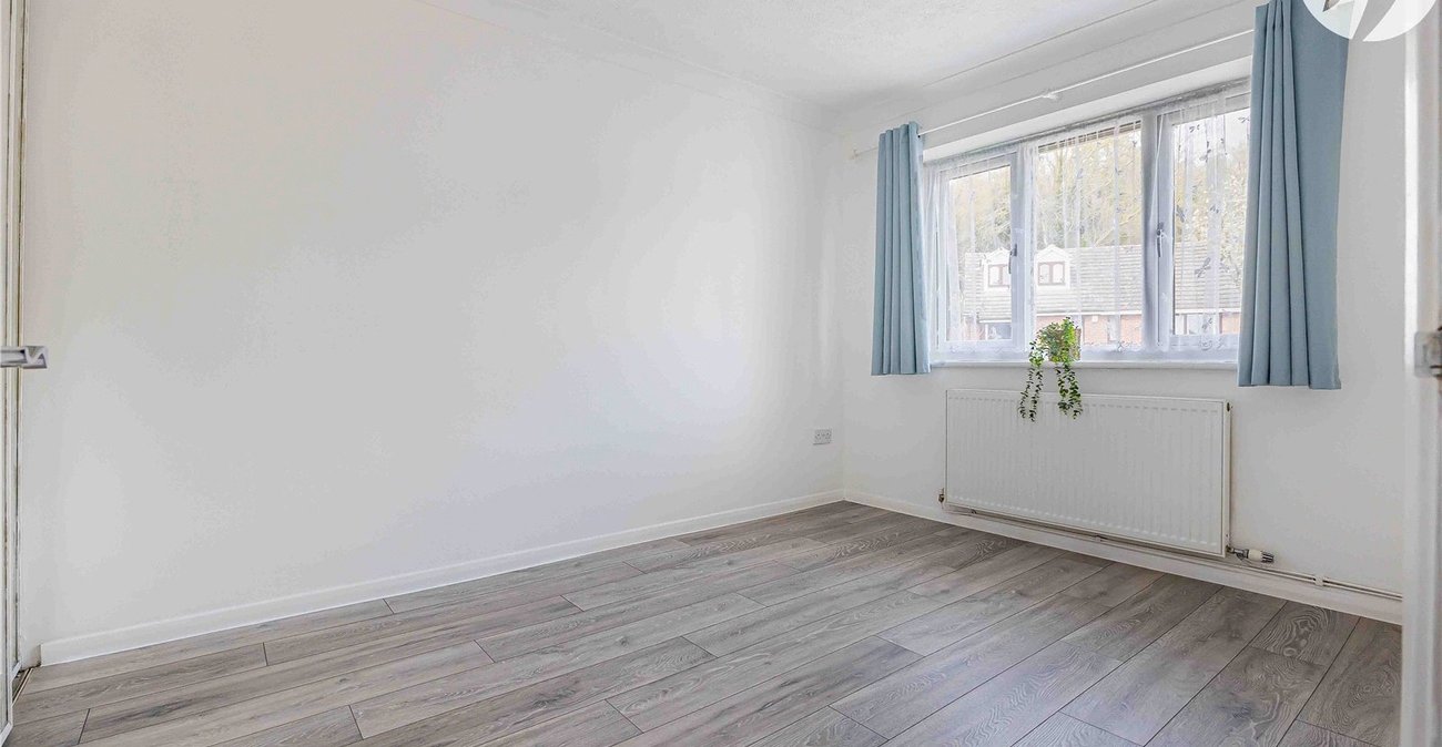 2 bedroom house for sale in Upnor | Robinson Michael & Jackson