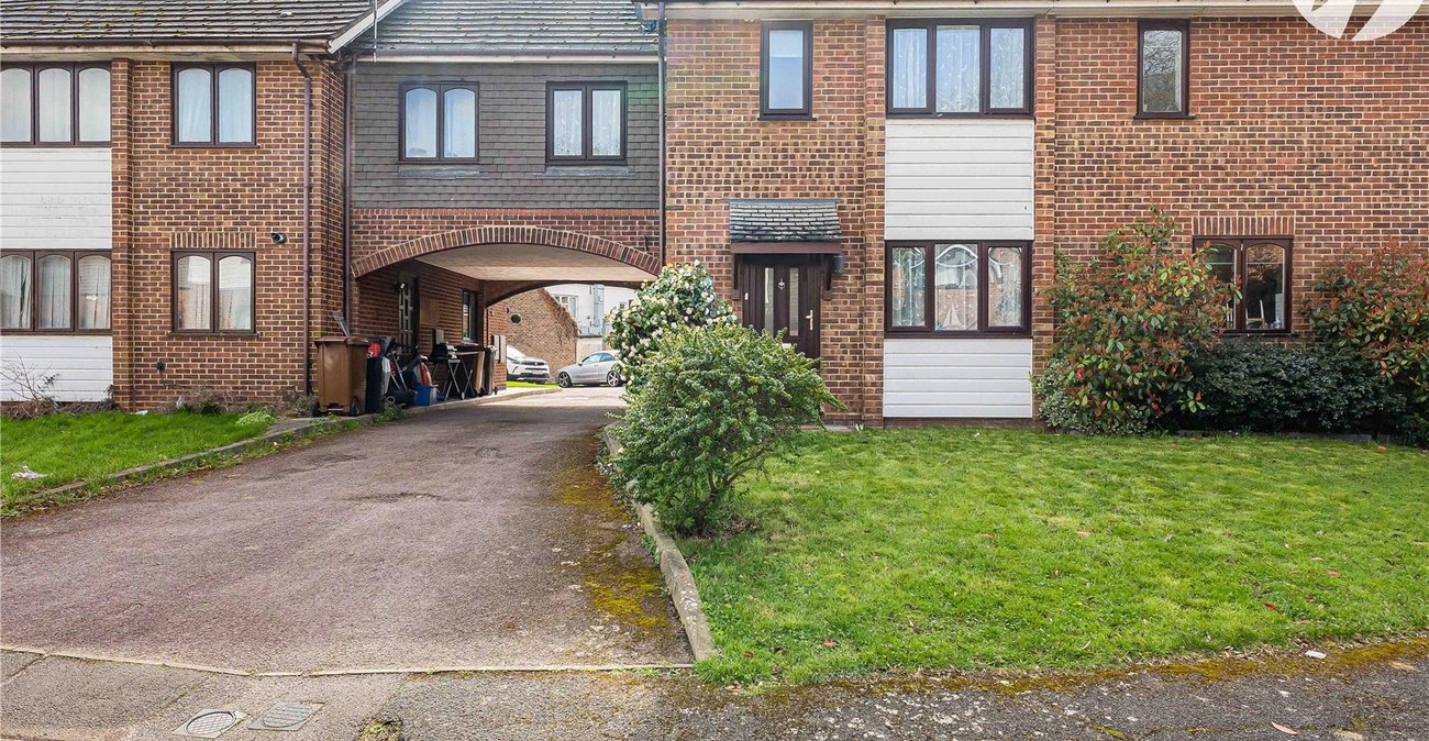 2 bedroom house for sale in Upnor | Robinson Michael & Jackson