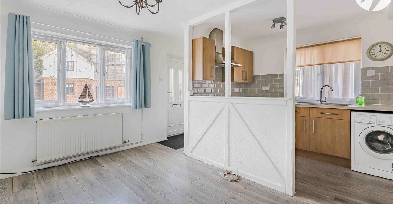 2 bedroom house for sale in Upnor | Robinson Michael & Jackson