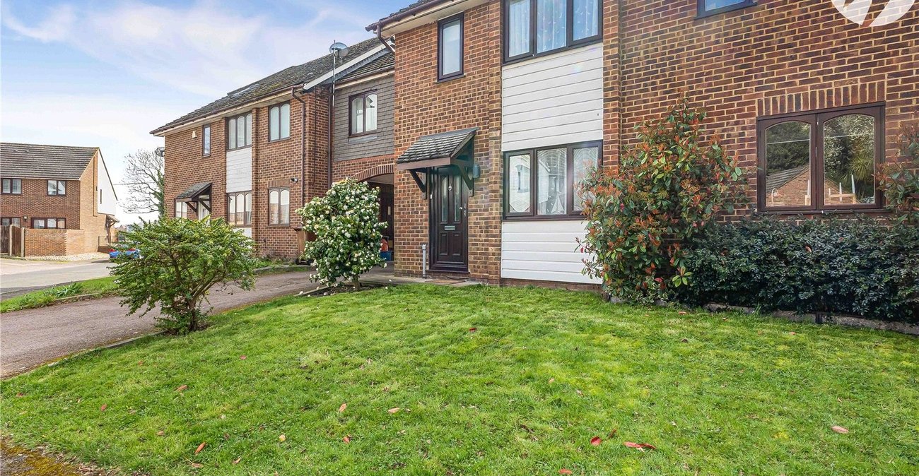 2 bedroom house for sale in Upnor | Robinson Michael & Jackson