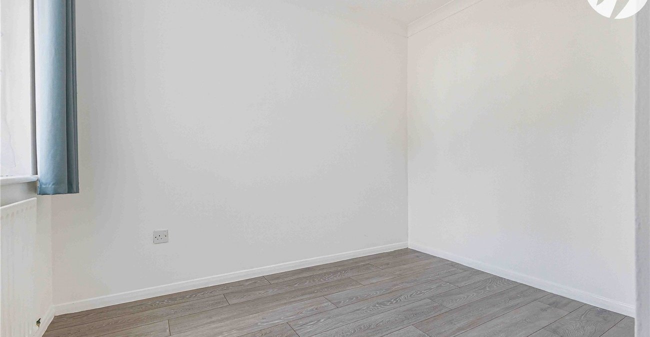 2 bedroom house for sale in Upnor | Robinson Michael & Jackson