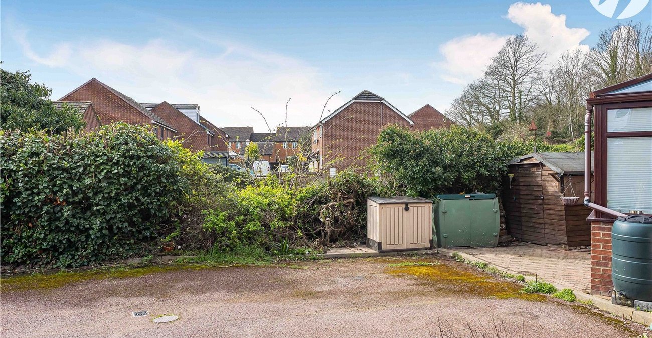 2 bedroom house for sale in Upnor | Robinson Michael & Jackson