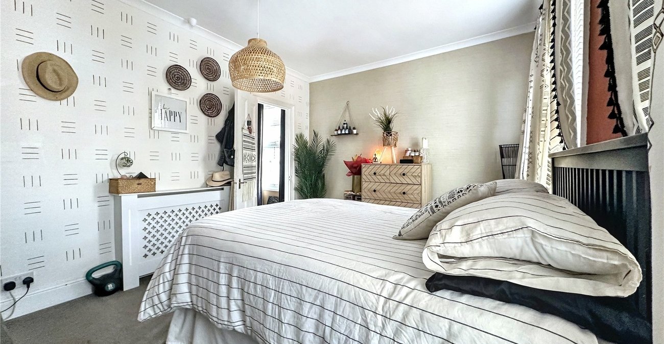 2 bedroom property for sale in Gillingham | Robinson Michael & Jackson