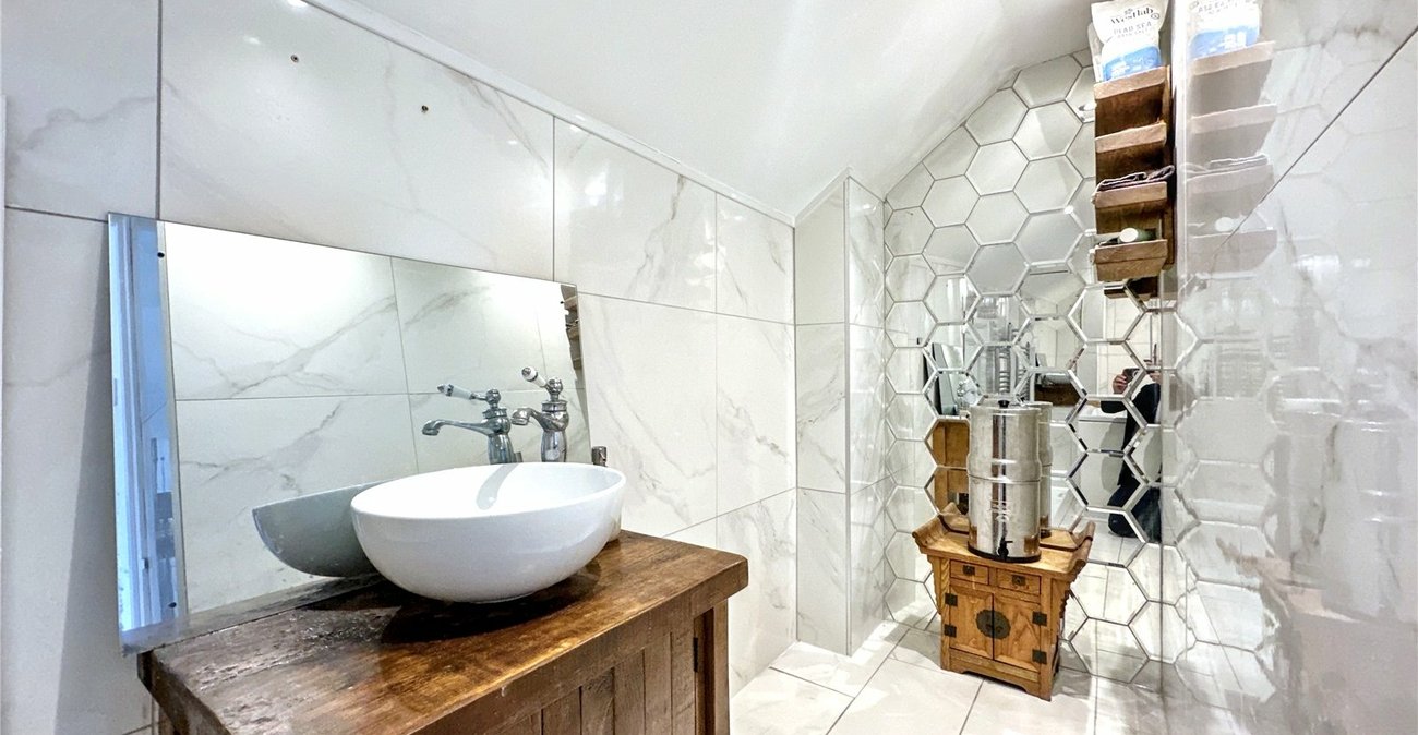 2 bedroom property for sale in Gillingham | Robinson Michael & Jackson