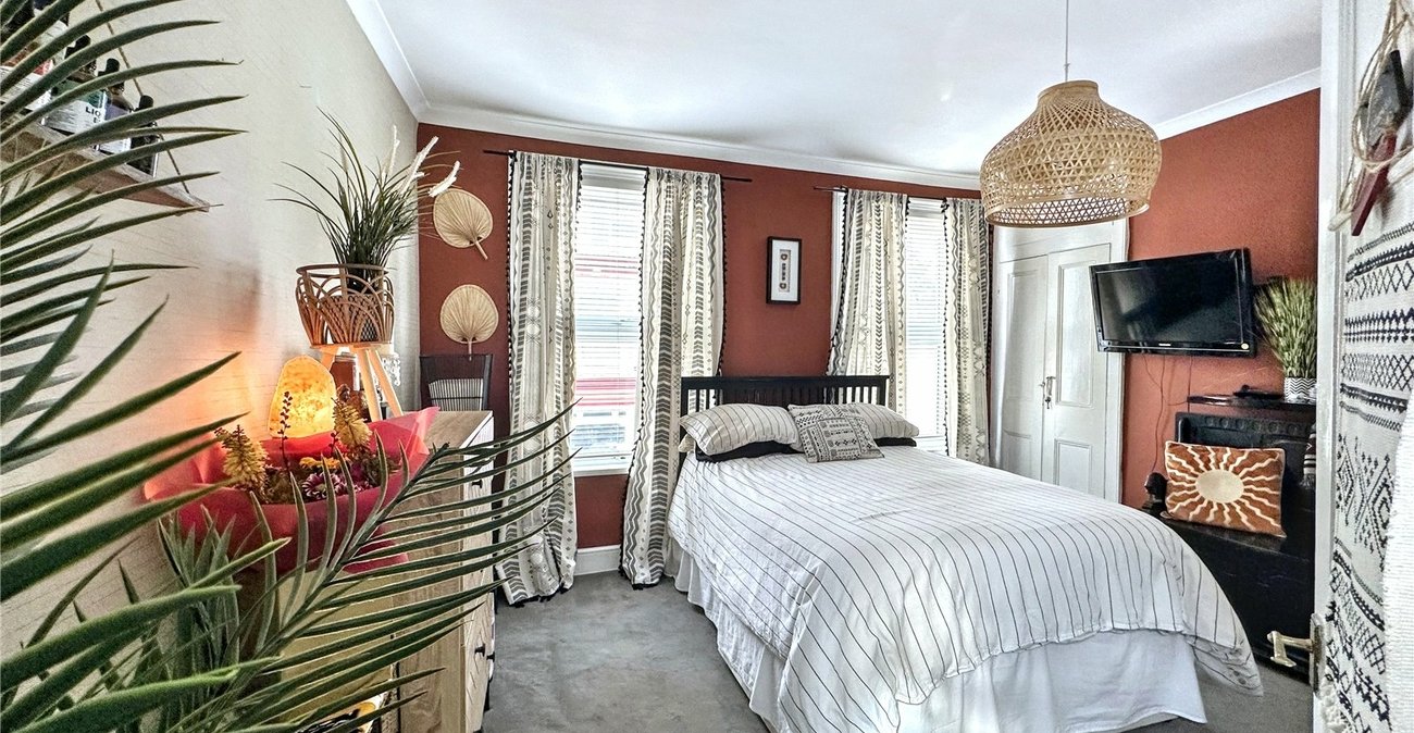 2 bedroom property for sale in Gillingham | Robinson Michael & Jackson