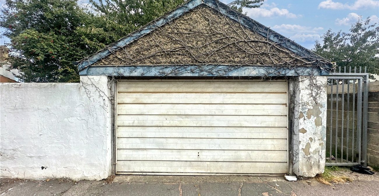 2 bedroom property for sale in Gillingham | Robinson Michael & Jackson