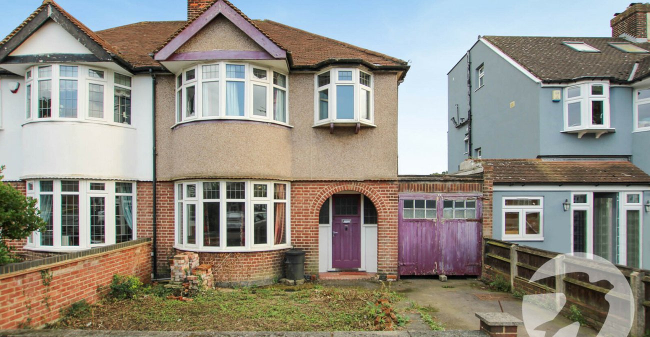 3 bedroom house for sale in London | Robinson Jackson