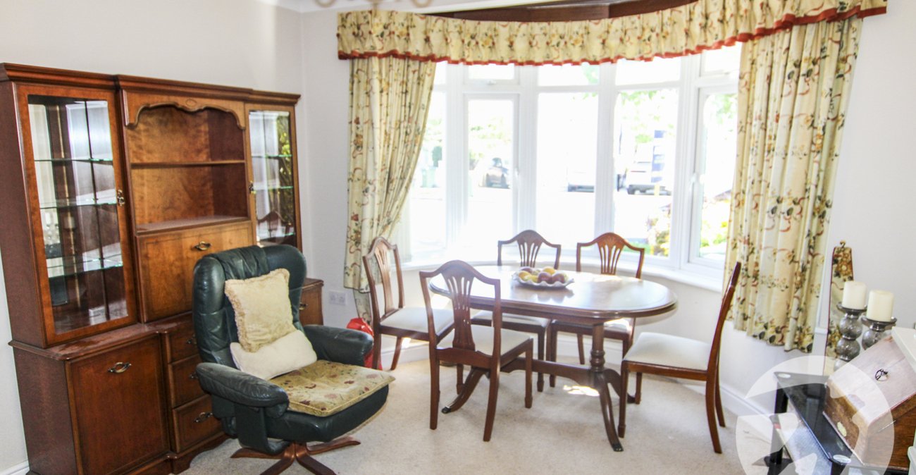 3 bedroom house for sale in London | Robinson Jackson