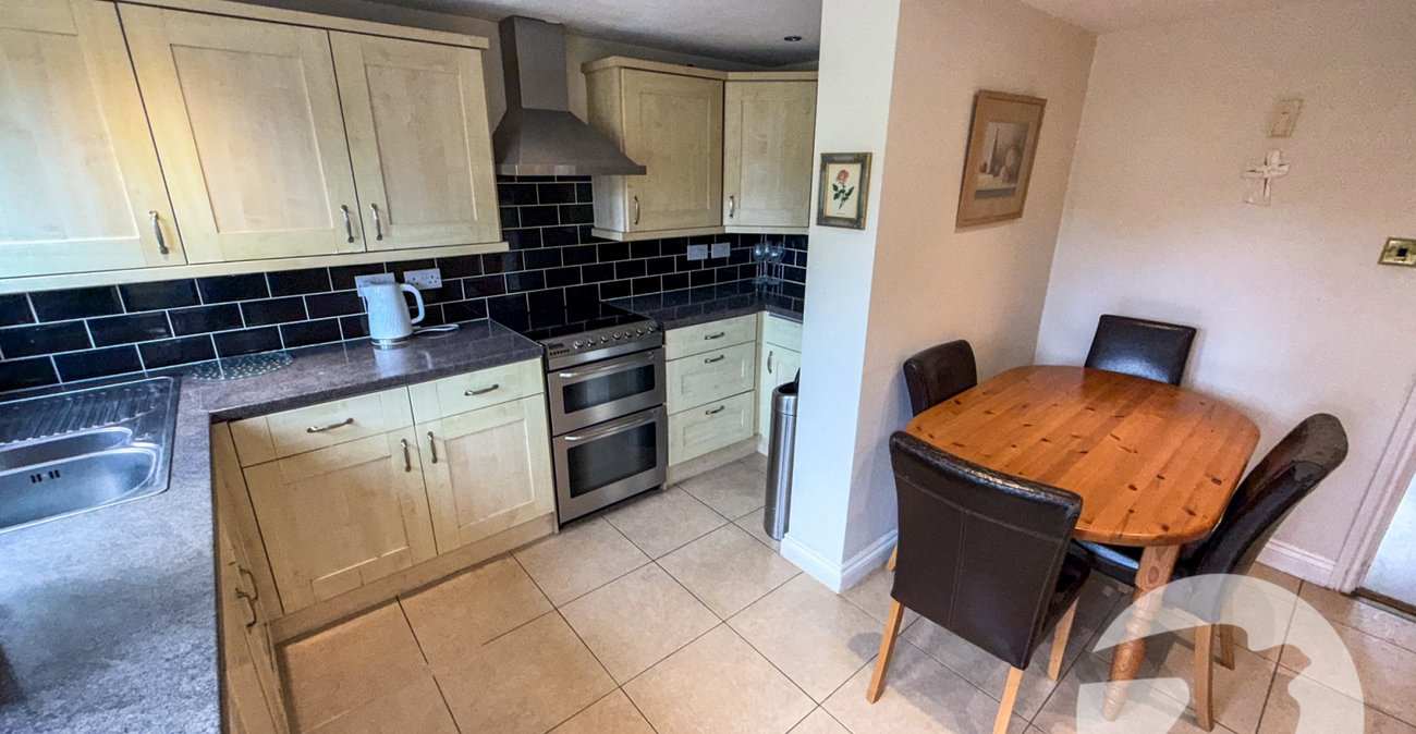 3 bedroom house for sale in London | Robinson Jackson