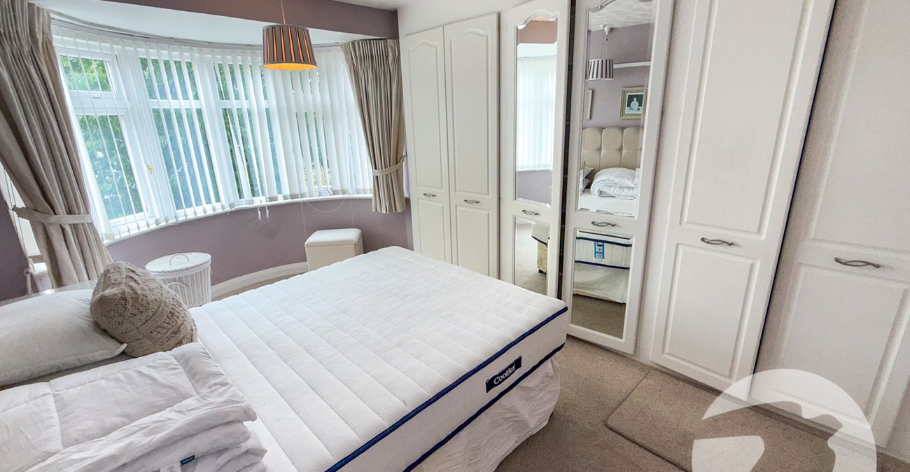 3 bedroom house for sale in London | Robinson Jackson